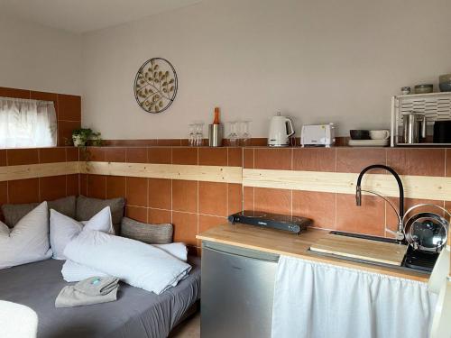 a room with a bed and a kitchen with a counter at Luxusboofe - Ferienhaus am Lilienstein in Königstein an der Elbe