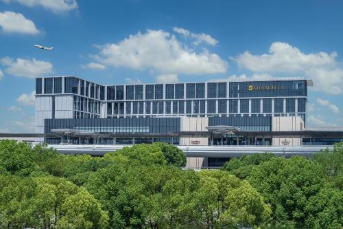 a building with a sign on the side of it at Shangri-La Hongqiao Airport,Shanghai in Shanghai