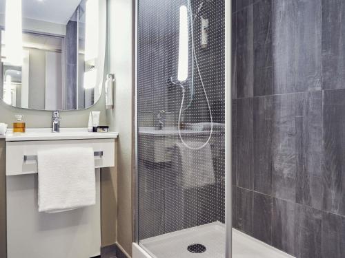 a bathroom with a shower with a glass door at ibis Toulon La Valette in La Valette-du-Var
