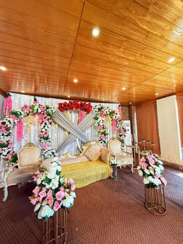 Гостиная зона в Grand Islamabad Hotel