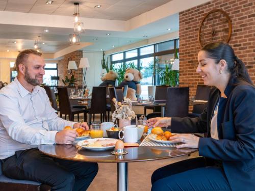 ホテルの敷地内または近くでの食事または食べ物