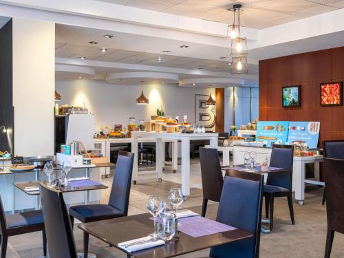 ホテルの敷地内または近くでの食事または食べ物