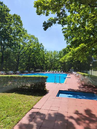Πισίνα στο ή κοντά στο Tóparti Élmények Apartman