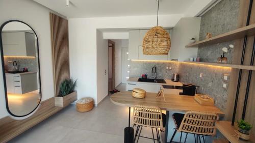 Η κουζίνα ή μικρή κουζίνα στο Aelia Apartments