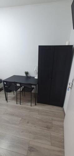 a black table and a black cabinet in a room at Affordable 5-BR Shared Apartment / Enkplatz U3 Getaway in Vienna