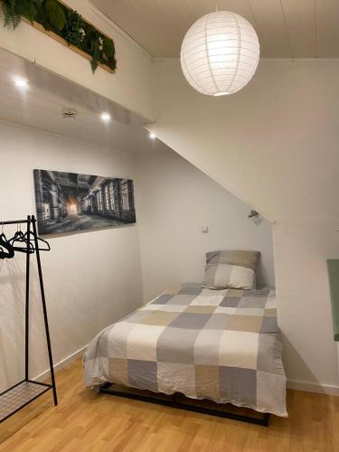 Ένα ή περισσότερα κρεβάτια σε δωμάτιο στο 1 bedroom with private bathroom & Kitchenette