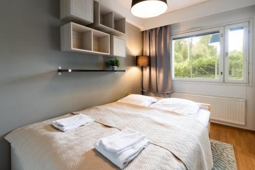 Postel nebo postele na pokoji v ubytování Rauhallinen huoneisto, pysäköinti, sauna, oma piha
