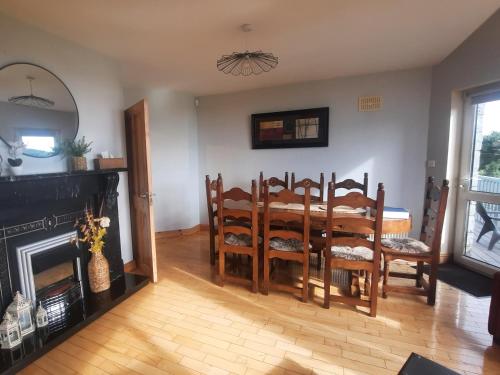 Гостиная зона в Lackandarralodge large 5BR entire house sleeps14!