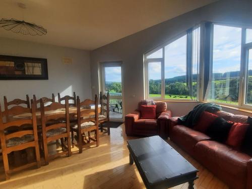 Гостиная зона в Lackandarralodge large 5BR entire house sleeps14!