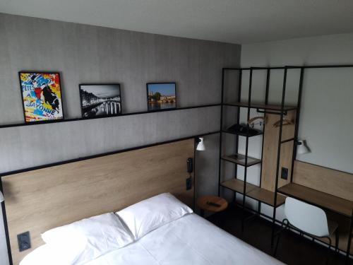 a hotel room with a bed and a bunk bed at ibis Bayonne Centre in Bayonne