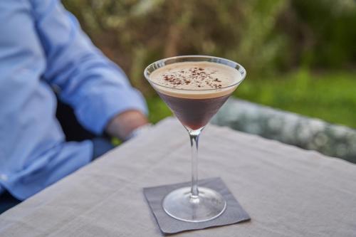 a drink in a glass sitting on a table at Poggio Piglia in Chiusi