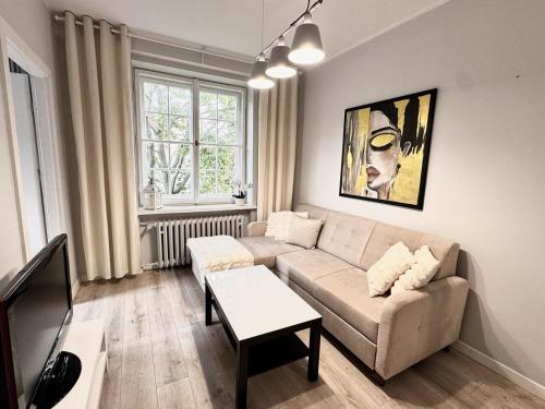 Jasny Apartament z Parkingiem Główne Miasto w Gdańsku by Noclegi Renters