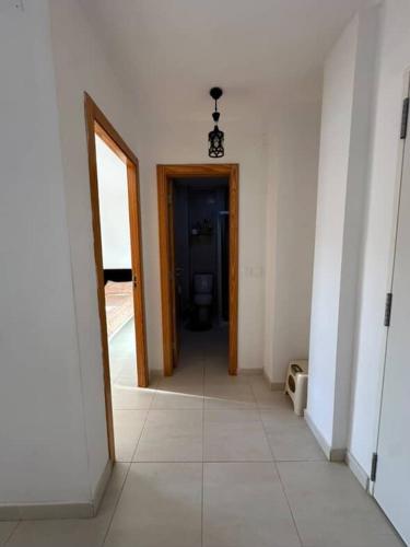 a hallway with a door and a toilet in a room at Appartement F2 Résidence Belvédère Vue Mer et Piscine Bejaia in Bejaïa