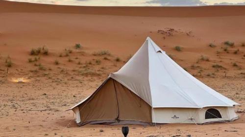 a tent in the middle of the desert at Luxury Desert Camp Oman in Al Wāşil