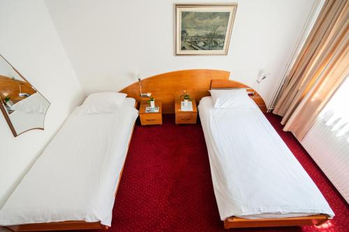 Ένα ή περισσότερα κρεβάτια σε δωμάτιο στο Park Hotel