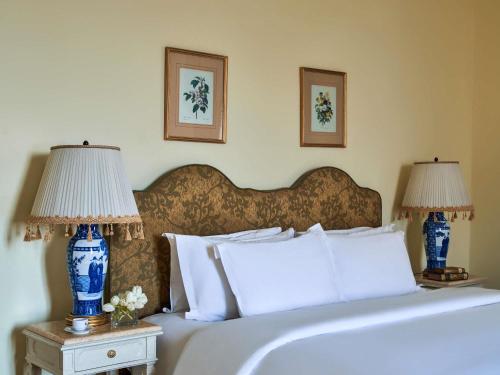 Postel nebo postele na pokoji v ubytování Sofitel Winter Palace Luxor