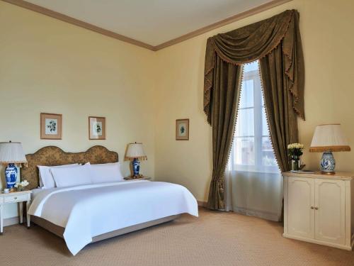 Postel nebo postele na pokoji v ubytování Sofitel Winter Palace Luxor