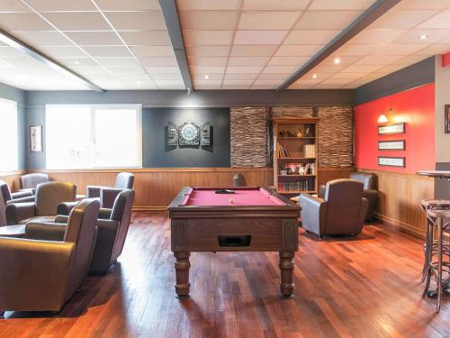 a room with a pool table and chairs at ibis Falaise Coeur de Normandie in Falaise