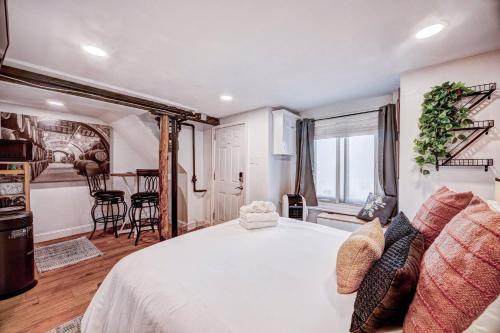 a bedroom with a large white bed in a room at Eagle's Landing - Logan Airport in Boston