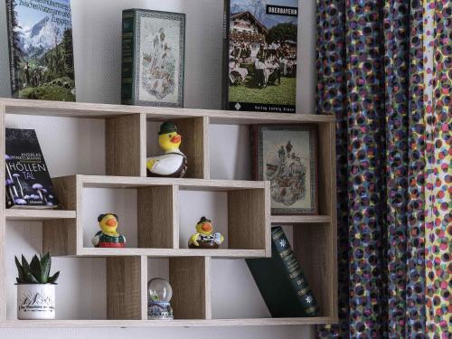 a book shelf with toy rubber ducks on it at Mercure München am Olympiapark in Munich