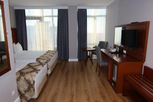 Una cama o camas en una habitación de Era Palace Batumi