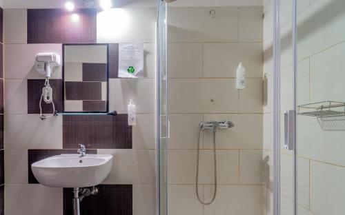 Ένα μπάνιο στο Triple M Hotel