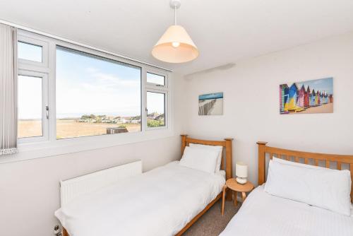 En eller flere senge i et værelse på Jaknelee, West Wittering