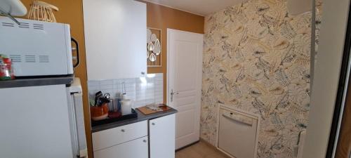 Kuchyň nebo kuchyňský kout v ubytování Gîte La Grange au cœur des châteaux