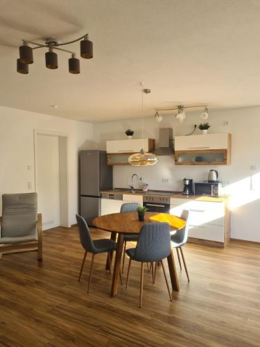 Η κουζίνα ή μικρή κουζίνα στο Ferienwohnung in Sankt Wendel