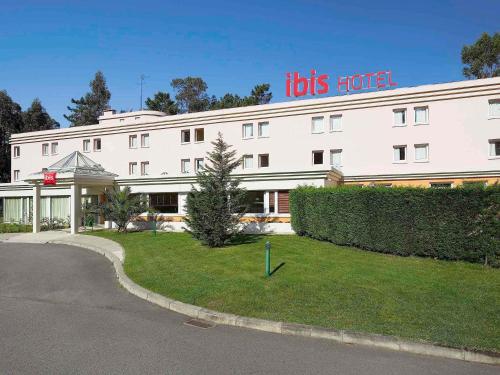 a big white building with a big sign on it at Hotel ibis Porto Sul Europarque in Santa Maria da Feira