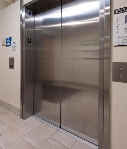 ウォールナット・クリークにあるDowntown-King Bed-ADA Elevator-In Unit Laundryのギャラリーの写真