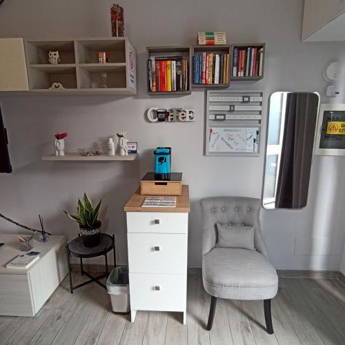 a desk and a chair in a room at Casa Mole, Roma in Marino