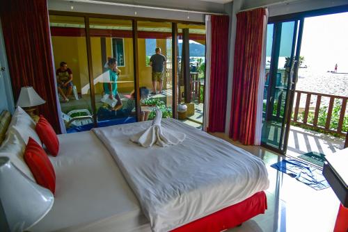 Gallery image of Dang Sea Beach Resort - SHA in Nai Yang Beach