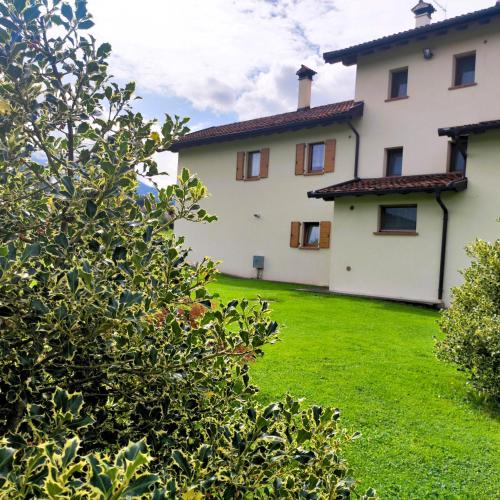 an exterior view of a house with a yard at La Tieda - locazione turistica Reolon in Belluno