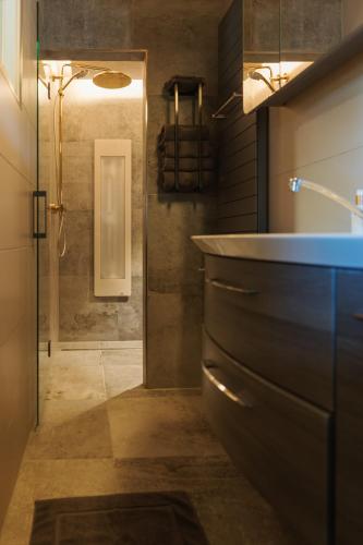 a bathroom with a sink and a shower at Landgoed Boneman in Meddoo