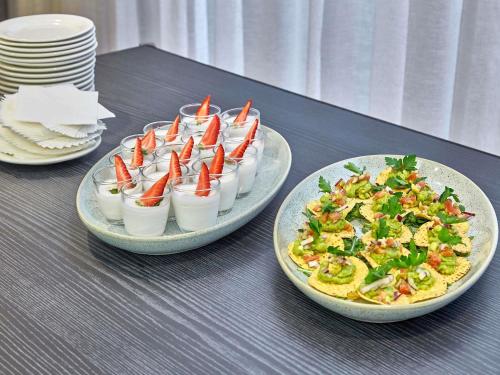 Comida en o cerca de este hotel