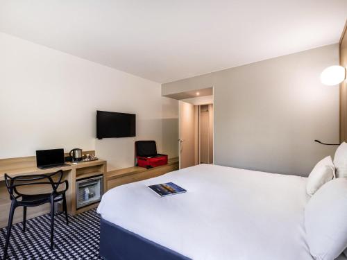 Mercure Tours Sudにあるテレビまたはエンターテインメントセンター