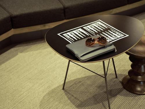 a black table with a pair of glasses on it at Hotel ibis Braga in Braga