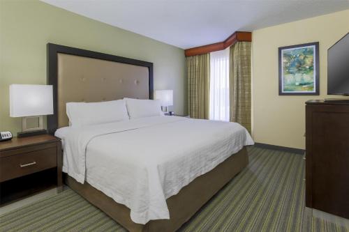 Ένα ή περισσότερα κρεβάτια σε δωμάτιο στο Homewood Suites by Hilton St. Petersburg Clearwater