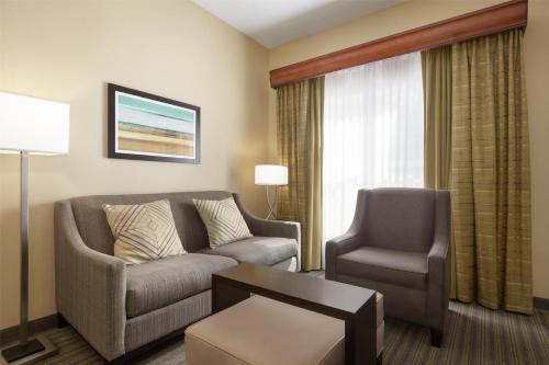 Χώρος καθιστικού στο Homewood Suites by Hilton St. Petersburg Clearwater