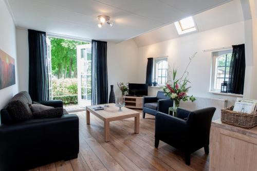 a living room with couches and a coffee table at Luxe vakantiehuis in Friesland in Joure