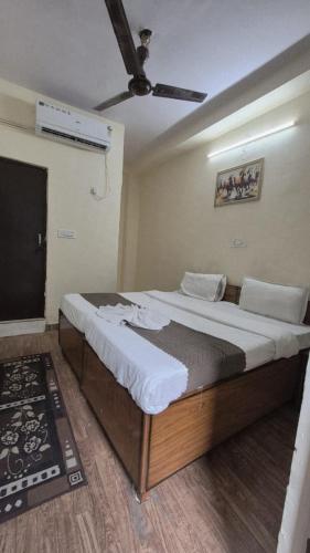 a large bed in a room with a ceiling at CR Residency - Near Us Embassy Chanakyapuri in New Delhi