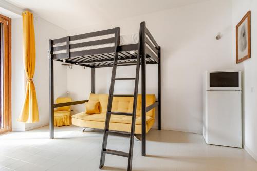 Proletarian Apartment - Pasteur M1 & Balcony
