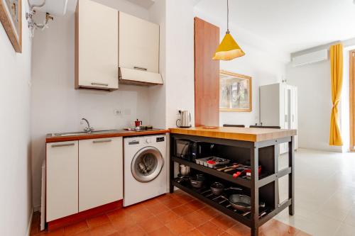 Proletarian Apartment - Pasteur M1 & Balcony