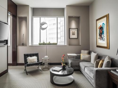 Гостиная зона в Conrad Indianapolis