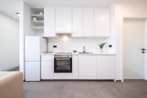 Zagreb 185 - 2 Bedrooms - Parking - Balcony - New - Apartment - Flexible Keybox Entry - Modern - Monthly Rent - WiFi