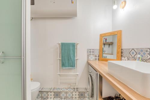 Ένα μπάνιο στο Maison avec terrasse climatisation