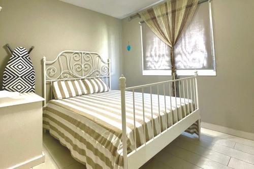Villa - Sleeps 4 - Jacuzzi - Garden - Pet friendly