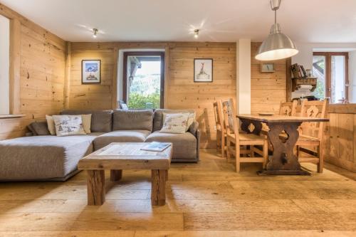 Χώρος καθιστικού στο AO HOUSE - PRAKKA Base Camp