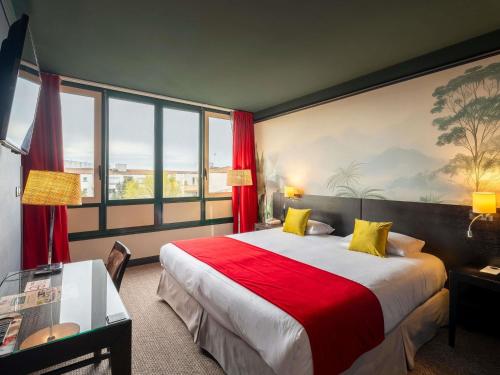 a hotel room with a large bed with red curtains at Mercure Bordeaux Chateau Chartrons in Bordeaux